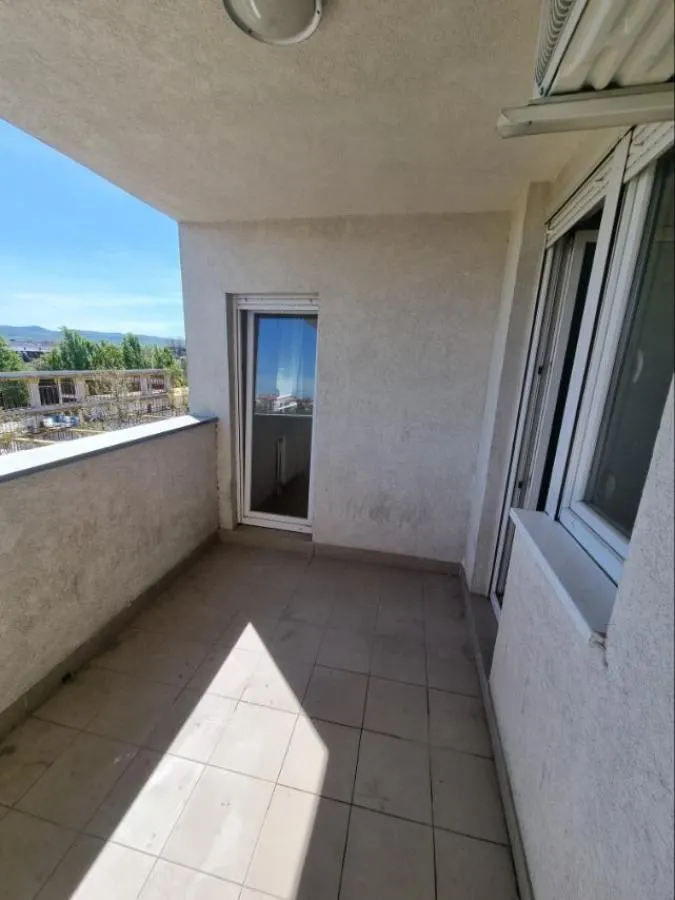 Izdavanje, jednosoban stan, 53m², Bulevar patrijarha Pavla, Novi Sad Sve Podlokacije