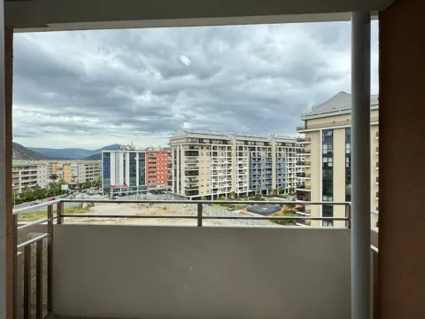 Izdavanje, jednosoban stan, 49m², Central Point, Podgorica