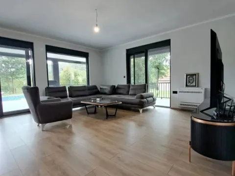 Izdavanje, kuća, 160m², Pričelje, Podgorica - image 2