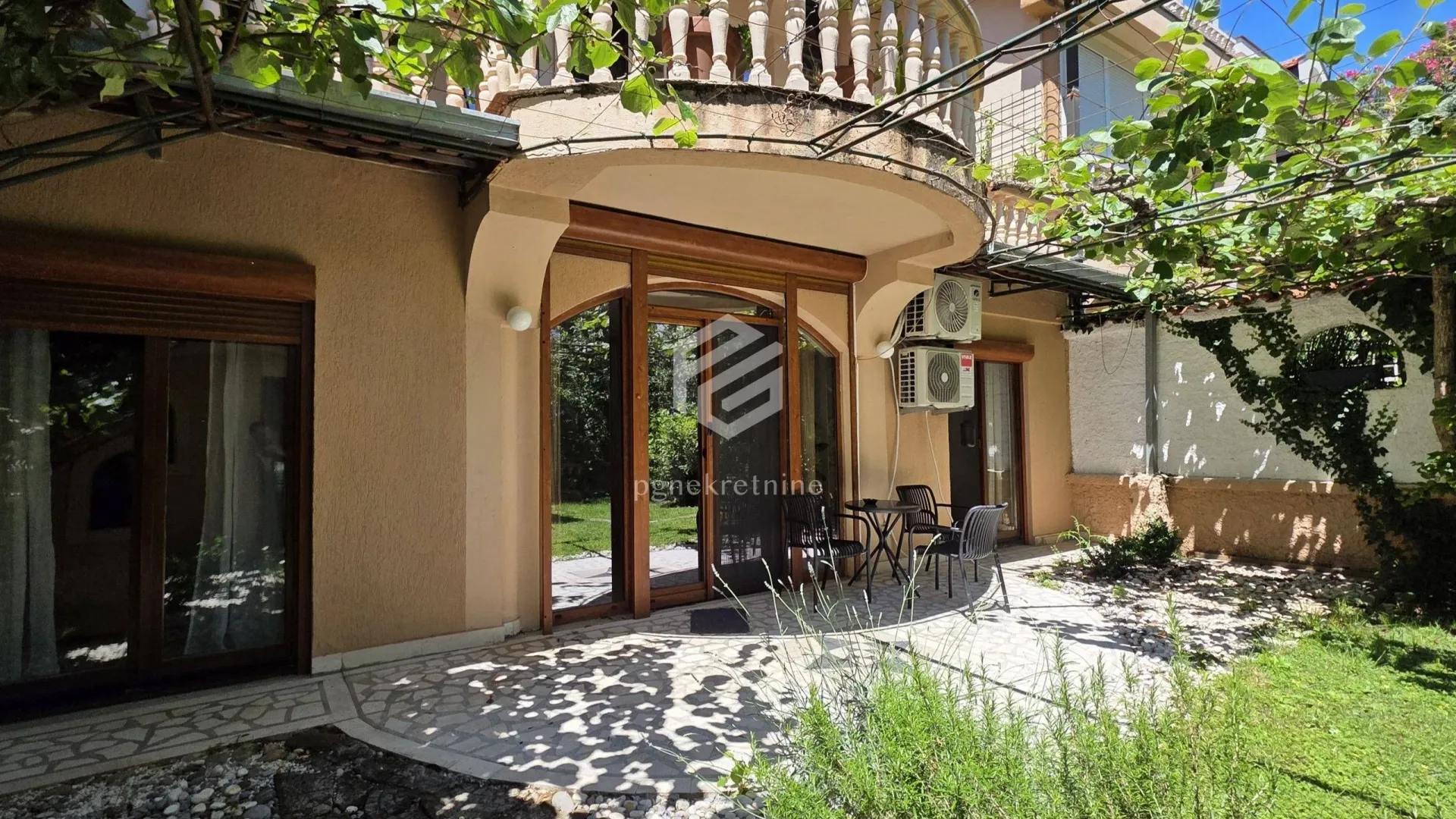 Izdavanje, trosoban stan, 110m², Gorica C, Podgorica