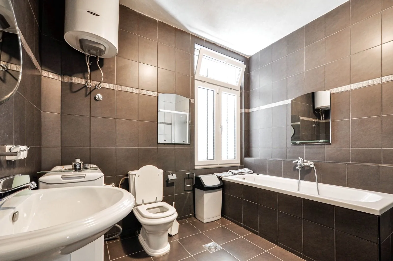 Prodaja, kuća, 240m², Tivat, Crna Gora
