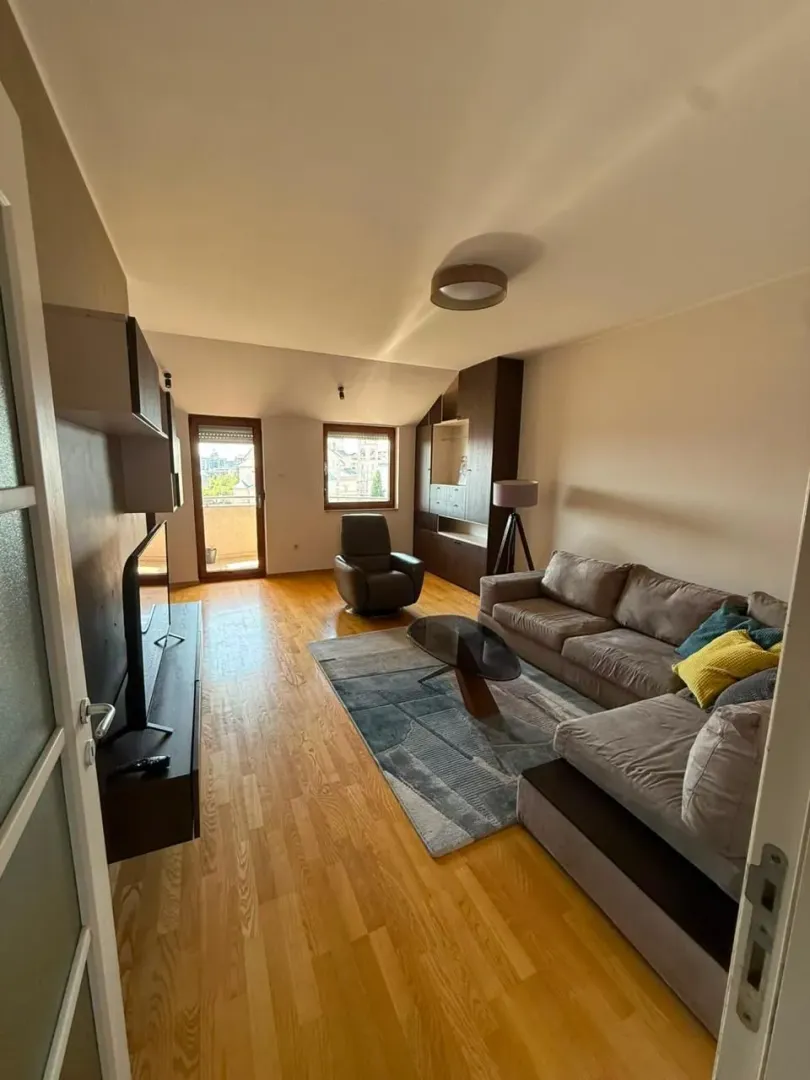 Izdavanje, dvosoban stan, 83m², Preko Morače, Podgorica