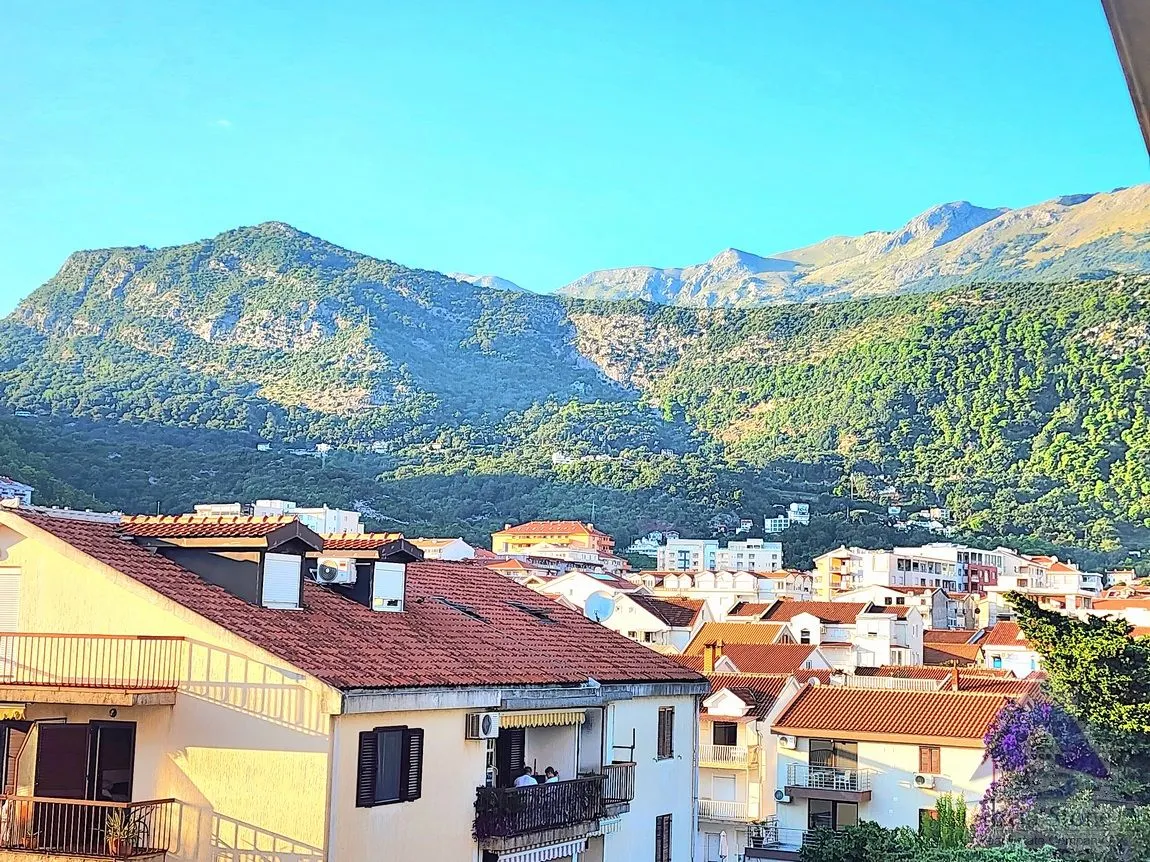 Rent, one bedroom apartment, 49m², Centar, Budva