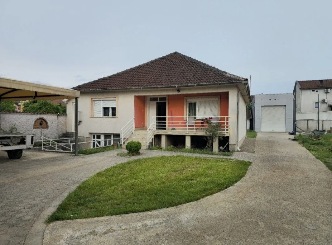 Prodaja, kuća, 289m², Tološi, Podgorica
