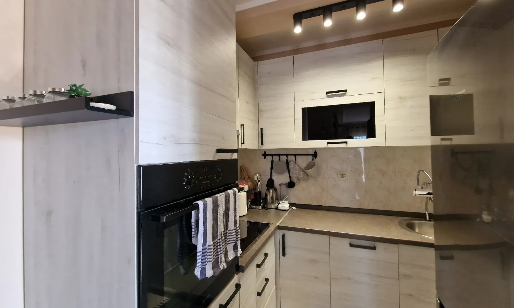 Rent, three bedroom apartment, 105m², Tivat, Crna Gora