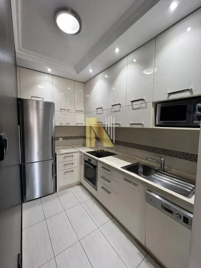 Izdavanje, trosoban stan, 62m², Centar, Novi Sad