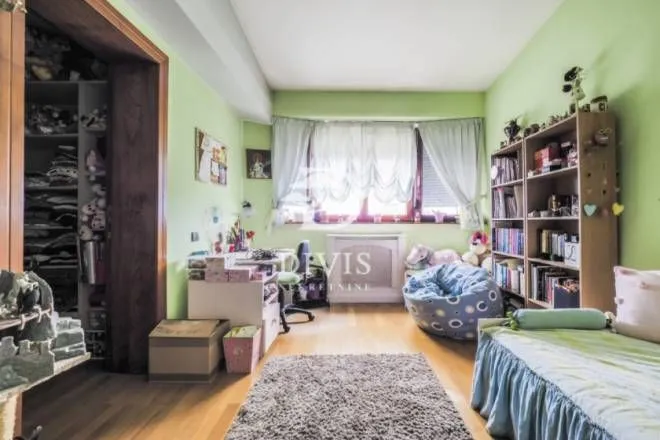 Sale, apartment, 250m², Cvetni Trg, Vračar Sve Podlokacije