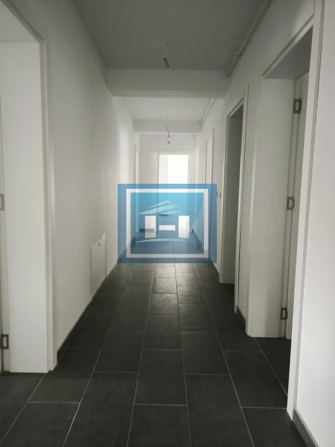 Izdavanje, stan, 223m², Centar, Ćuprija