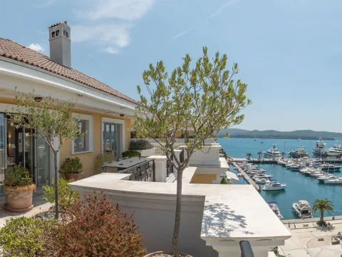 Sale, four bedroom apartment, 595m², Porto Montenegro, Tivat - image 8