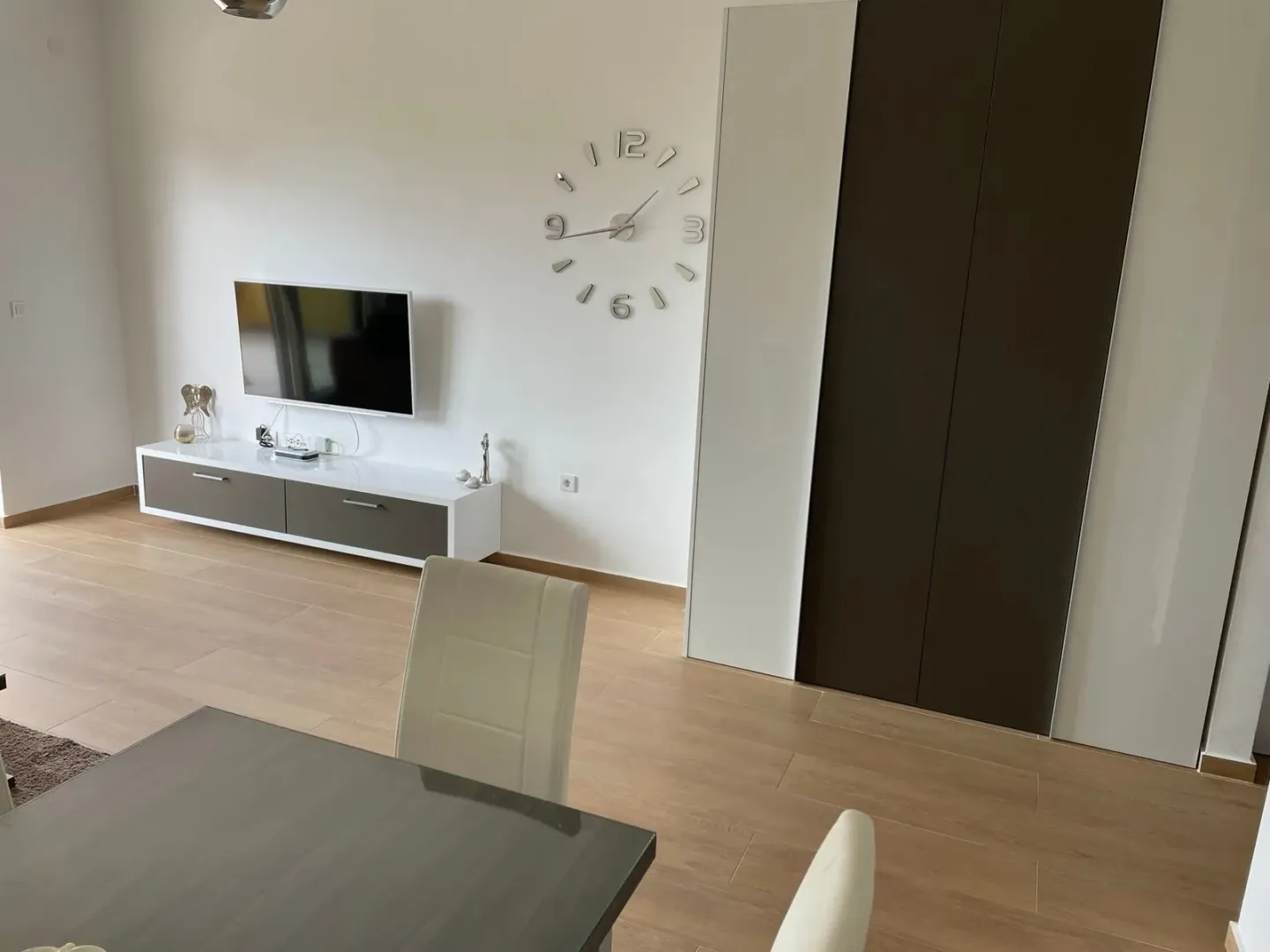Izdavanje, jednosoban stan, 63m², Pržno, Budva