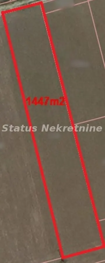 Katastarski prikaz parcele sa označenom granicom i površinom.