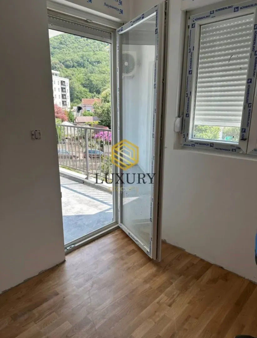 Prodaja, jednosoban stan, 42m², Podkošljun, Budva