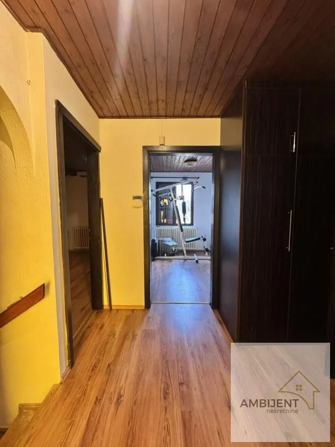 Prodaja, kuća, 203m², Novi Banovci, Stara Pazova