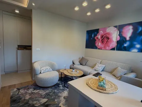 Izdavanje, jednosoban stan, 45m², Centar, Tivat - image 4