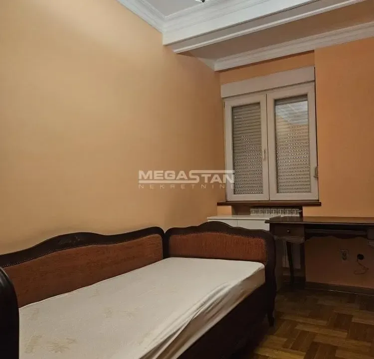 Izdavanje, četvorosoban stan, 72m², Đeram Pijaca, Beograd