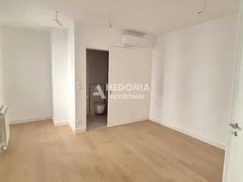 Prodaja, četvorosoban stan, 127m², Zemun Centar, Zemun Sve Podlokacije - image 4