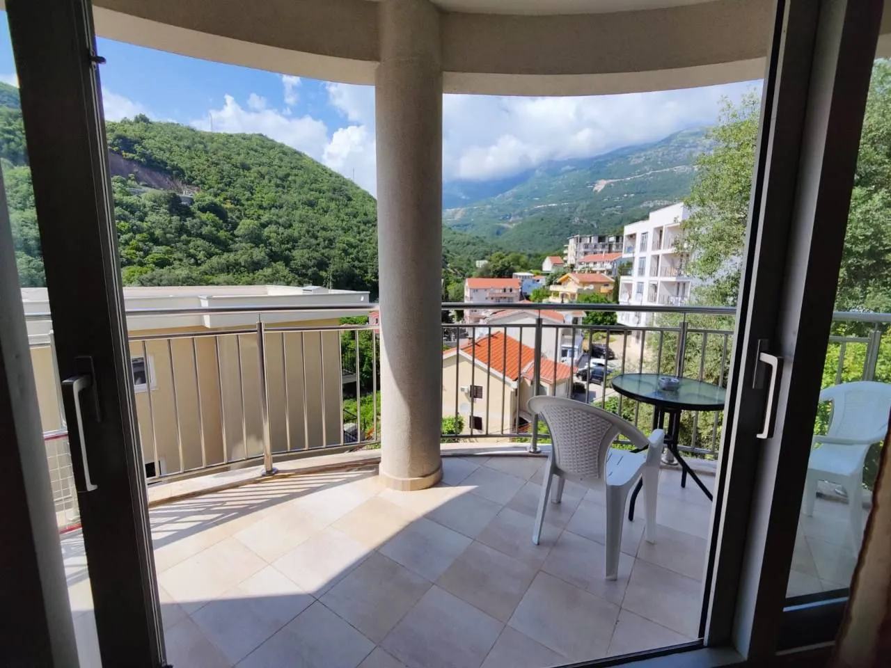 Rent, one bedroom apartment, 55m², Bečići, Budva