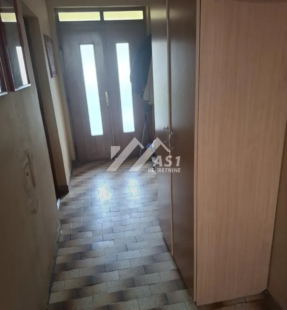 Prodaja, kuća, 266m², Futog, Novi Sad Sve Podlokacije