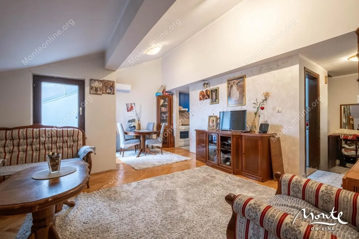 Prodaja, trosoban stan, 63m², Tivat, Crna Gora