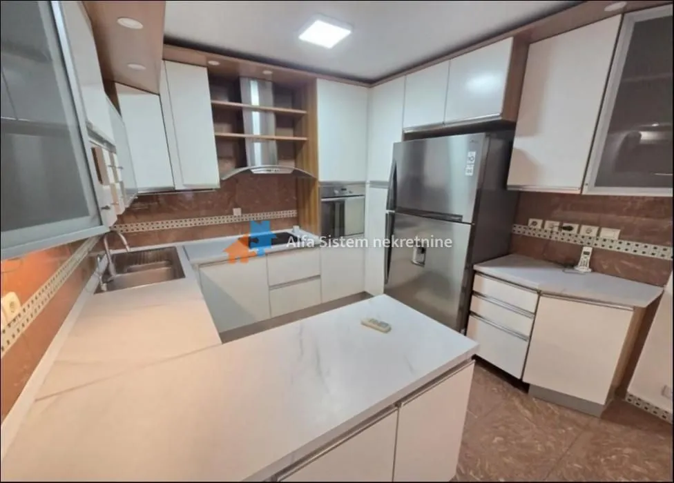 Izdavanje, kuća, 160m², Savski Venac, Beograd