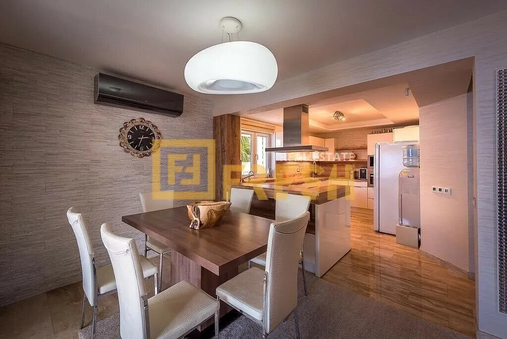 Prodaja, kuća, 300m², Tivat, Crna Gora