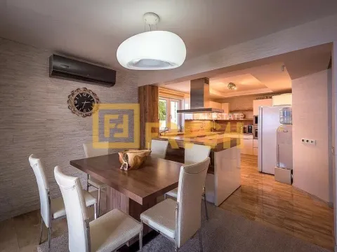 Prodaja, kuća, 300m², Tivat, Crna Gora - image 11