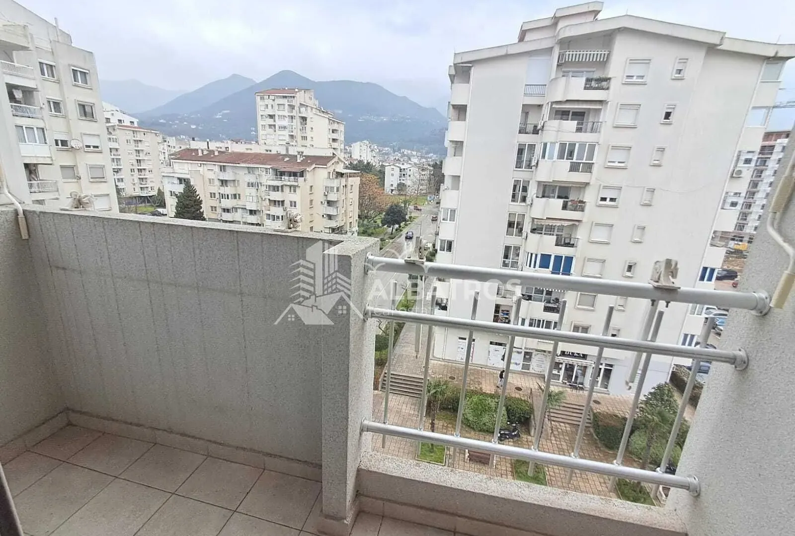 Rent, two bedroom apartment, 75m², Centar, Bar