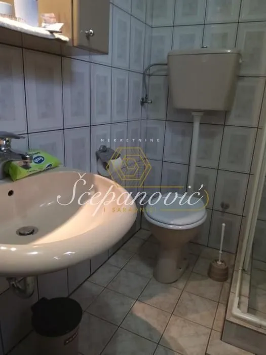 Prodaja, kuća, 360m², Veternik, Novi Sad Sve Podlokacije