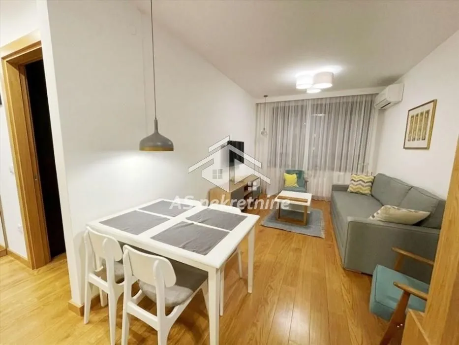 Rent, two bedroom apartment, 40m², Vračar Sve Podlokacije, Beograd