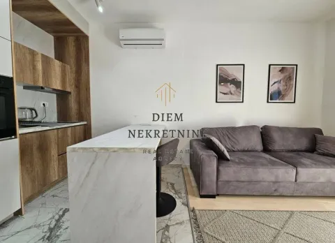 Dnevni boravak sa garniturom i kuhinjskim šankom. - image 7