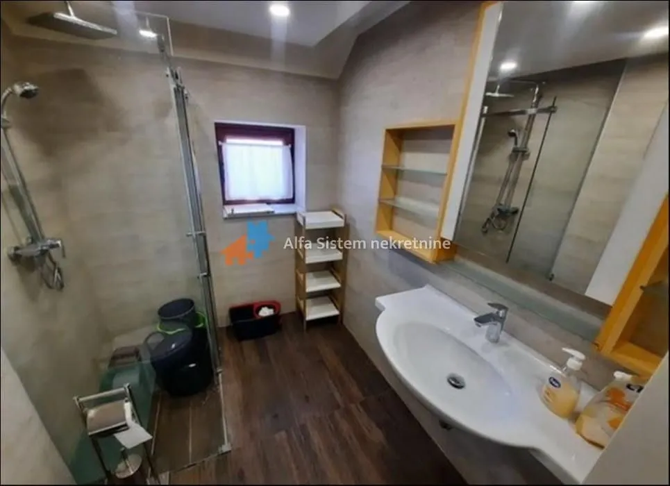 Rent, house, 300m², Čukarica, Beograd