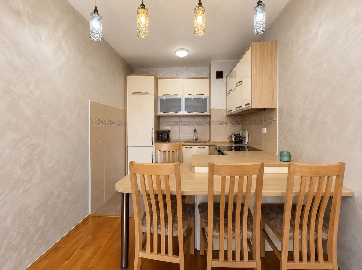 Izdavanje, dvosoban stan, 60m², Stari Aerodrom, Podgorica