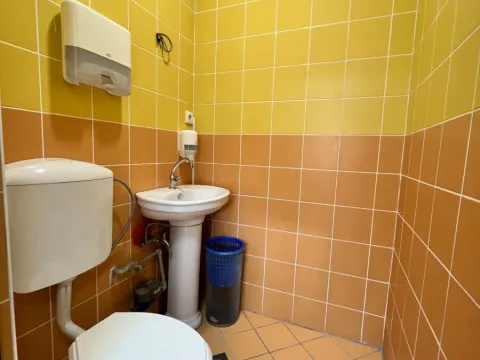 Izdavanje, poslovni prostor, 18m², Vezirov Most, Podgorica - image 3