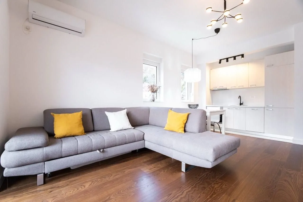 Living room with a corner sofa connected to the kitchen.