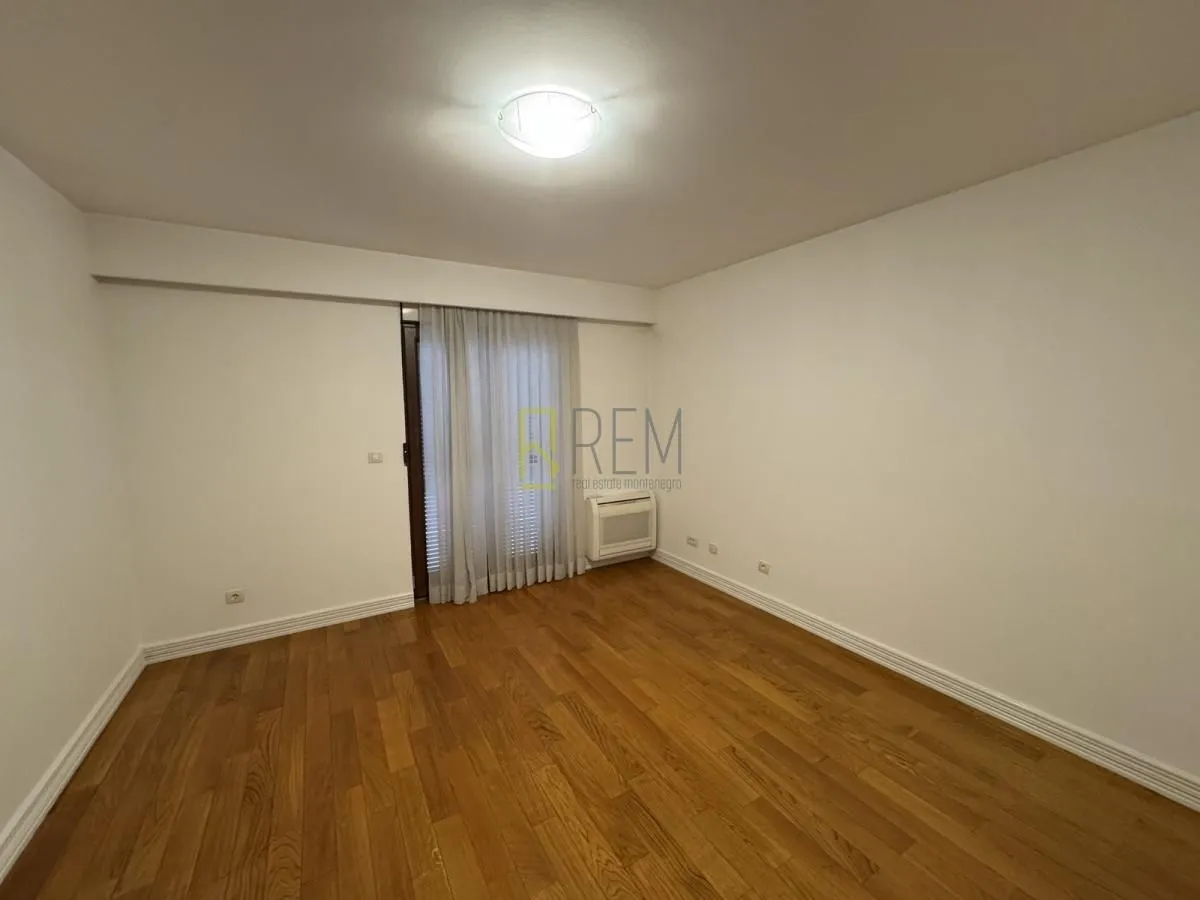 Rent, three bedroom apartment, 161m², Gorica C, Podgorica