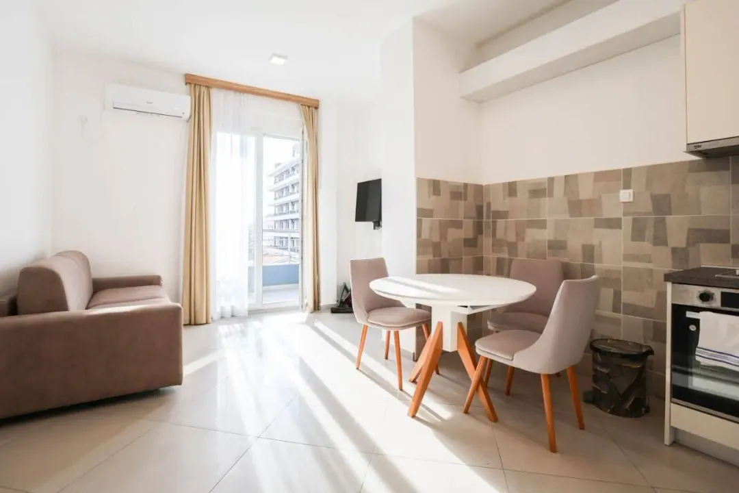 Rent, one bedroom apartment, 40m², Bečići, Budva