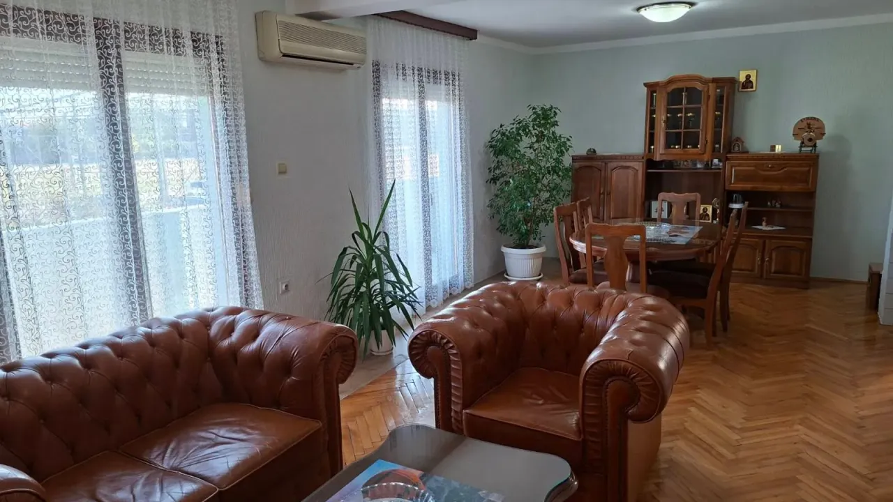 Izdavanje, kuća, 100m², Zagorič, Podgorica