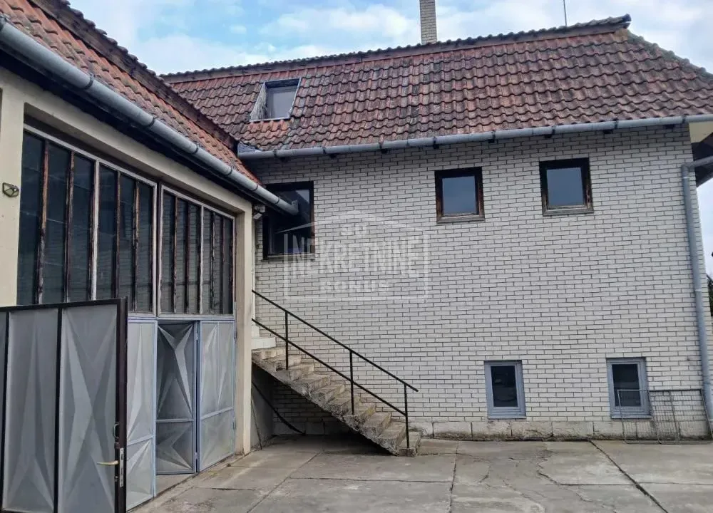 Sale, house, 563m², Kelebija, Subotica
