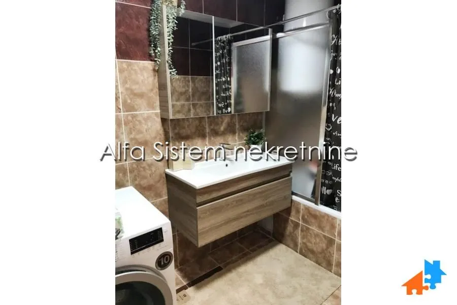 Izdavanje, trosoban stan, 72m², Savski Venac, Beograd