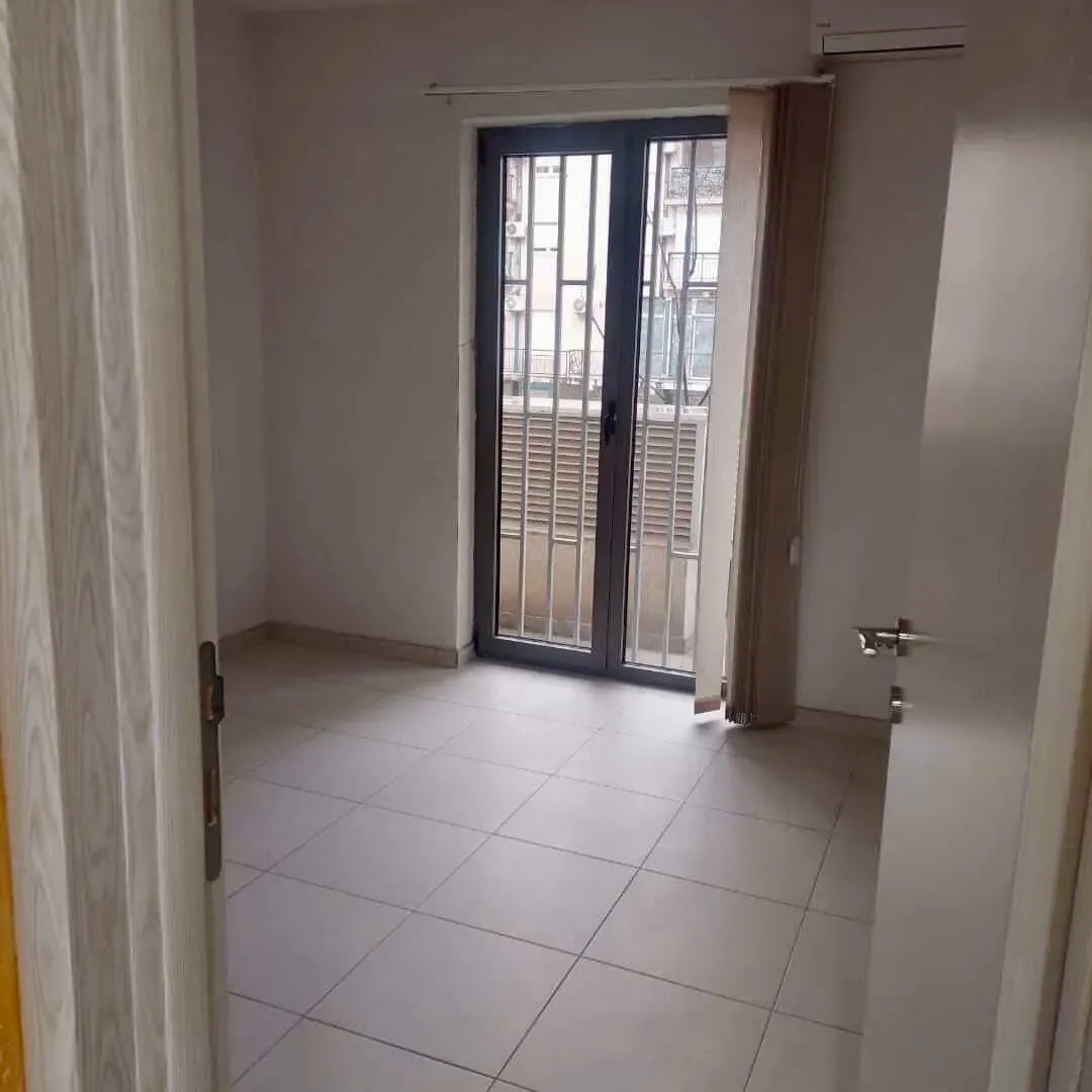 Rent, office space, 162m², 1 maj, Podgorica