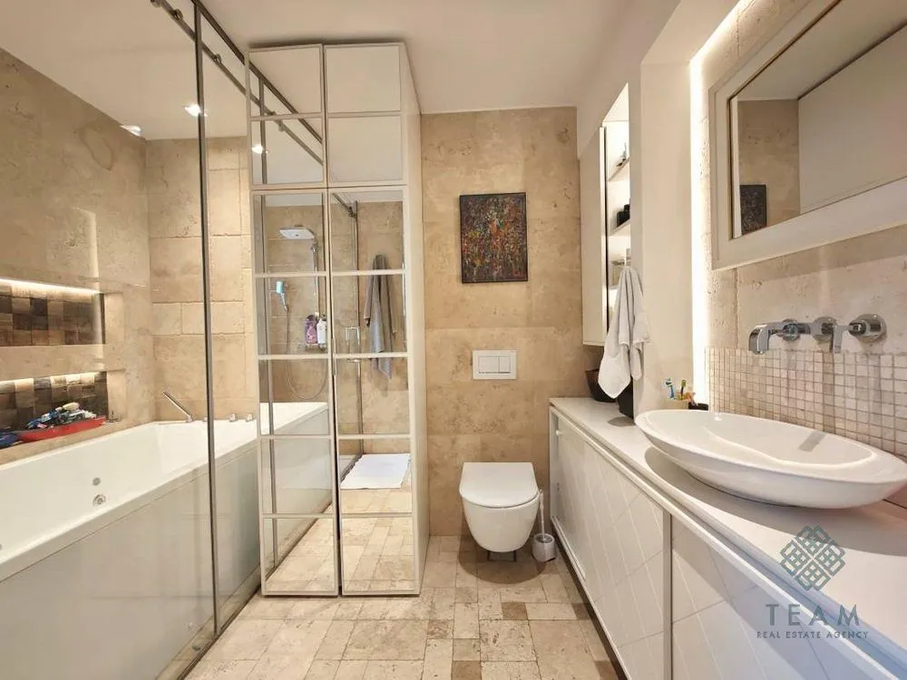 Prodaja, trosoban stan, 122m², Centar, Podgorica