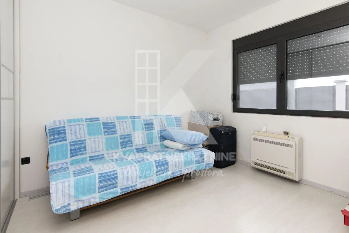 Sale, house, 250m², Tološi, Podgorica