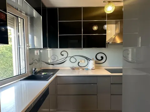 Izdavanje, dvosoban stan, 85m², Centar, Tivat - image 6