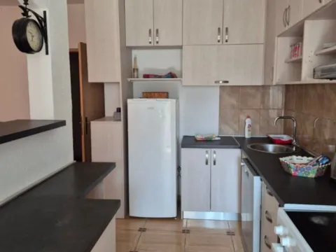 Izdavanje, trosoban stan, 100m², Kavač, Kotor - image 7