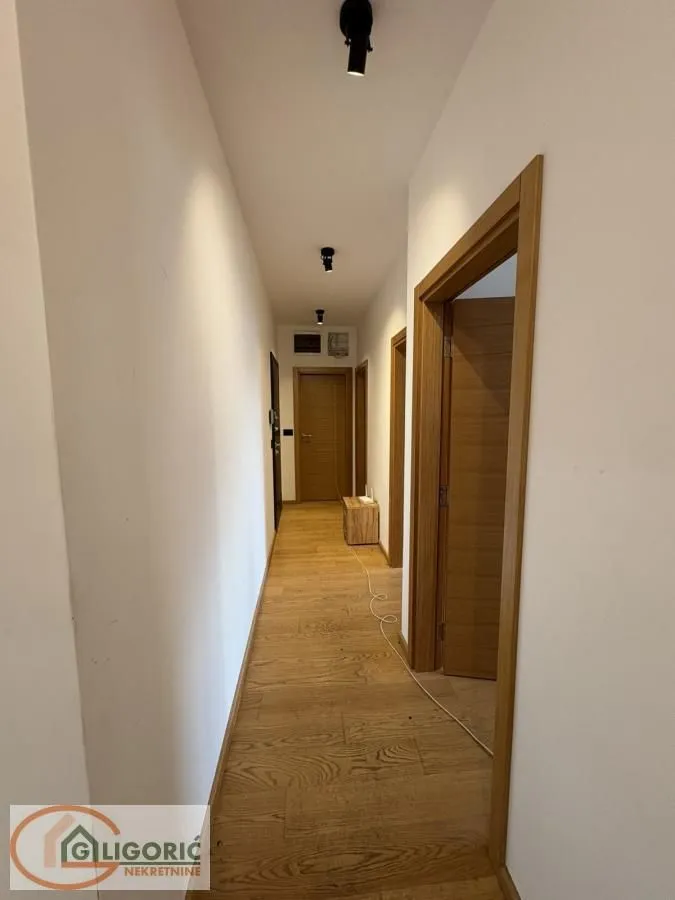 Izdavanje, trosoban stan, 80m², Vračar Sve Podlokacije, Beograd