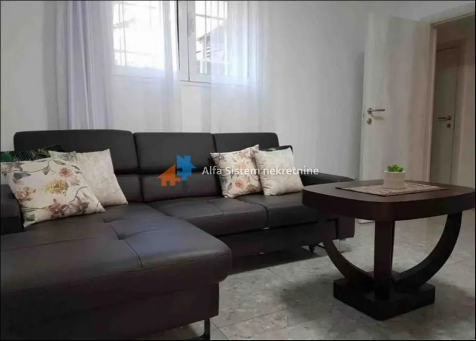 Izdavanje, trosoban stan, 70m², Kosančićev Venac, Beograd