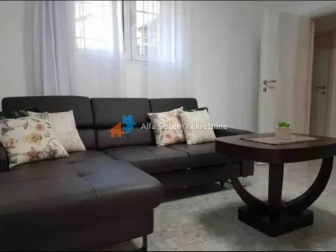 Izdavanje, trosoban stan, 70m², Kosančićev Venac, Beograd - image 2