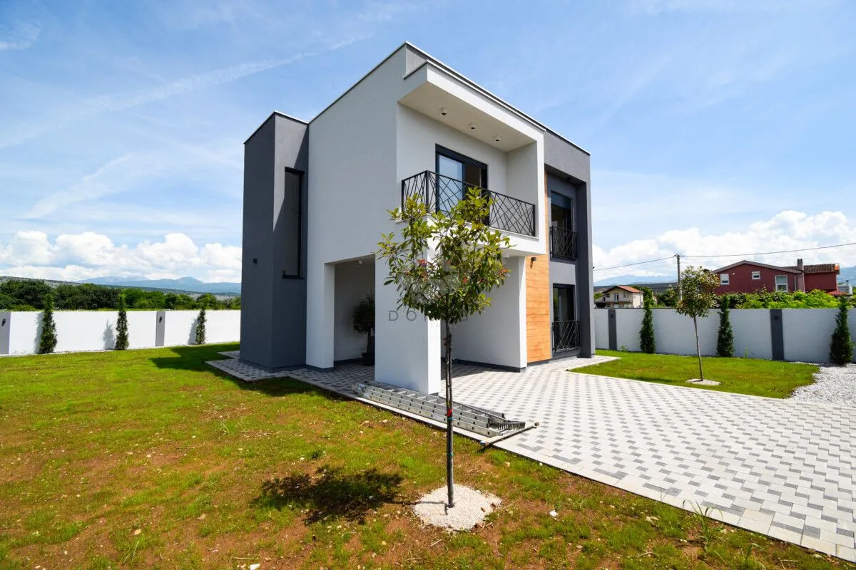Prodaja, kuća, 154m², Dahna, Podgorica