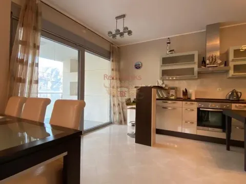 Prodaja, dvosoban stan, 81m², Kotor, Crna Gora