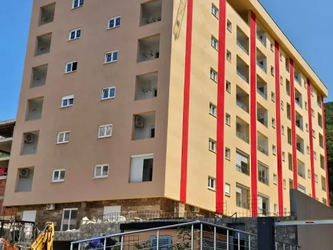 Sale, one bedroom apartment, 43m², Bečići, Budva - image 2